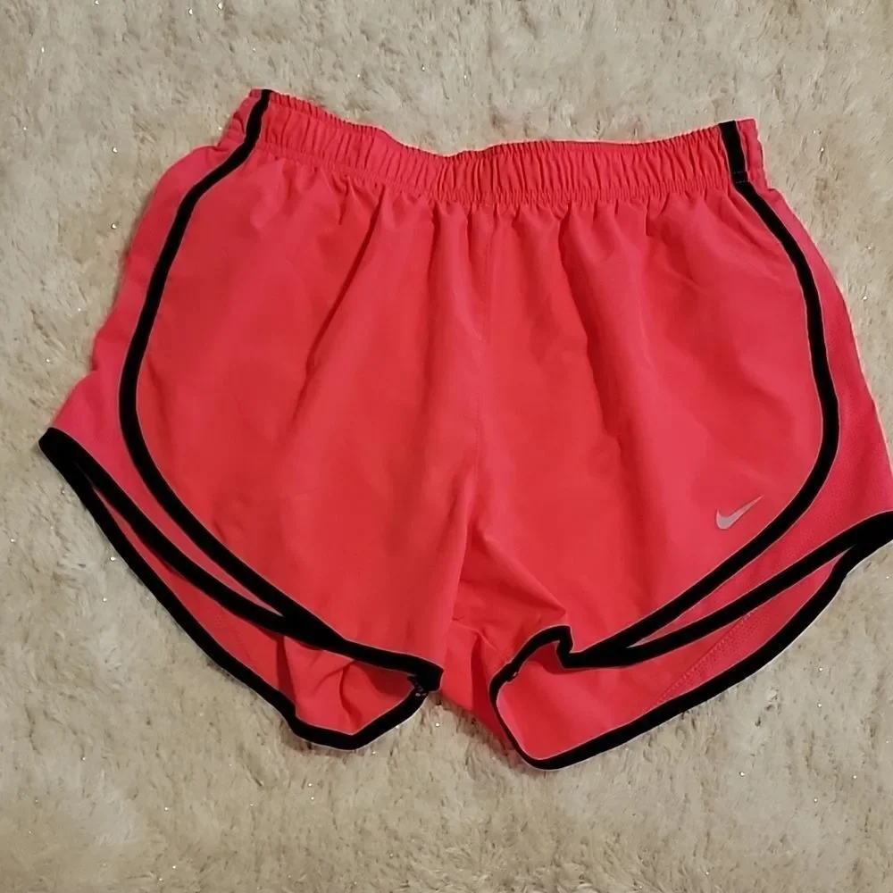 WOMEN'S NIKE CORAL 2-IN-1 RUNNING SHORTS, SIZE MEDIUM